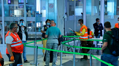 Los auxiliares de servicios dispuestos en el aeropuerto de madrid barajas mantendrán sus puestos de trabajo